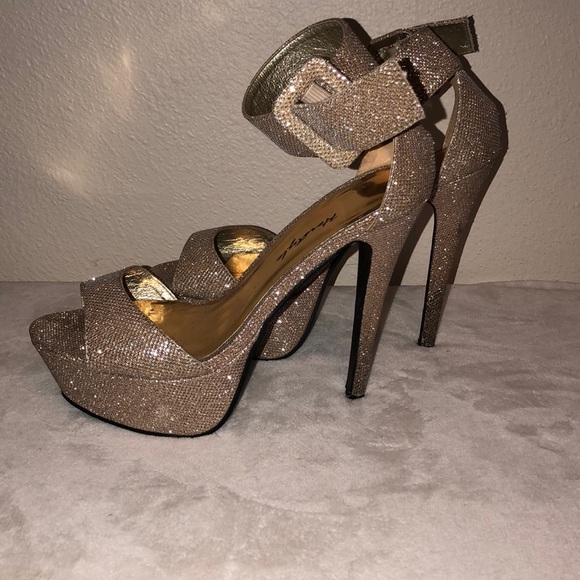 Shoes - Gold Pumps/Heels